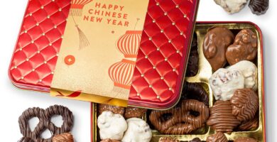 Chinese New Year Chocolate Gift Tin – Gourmet Chocolate Assortment Gift Box, Red Candy Tin with Premium Milk & Dark Chocolates, Lunar New Year Gift for Family Friends Coworkers, Holiday Treats- Bonnie and Pop Chinese New Year Chocolate Gift Tin – Gourmet Chocolate Assortment Gift Box, Red Candy Tin with Premium Milk & Dark Chocolates, Lunar New Year Gift for Family Friends Coworkers, Holiday Treats- Bonnie and Pop